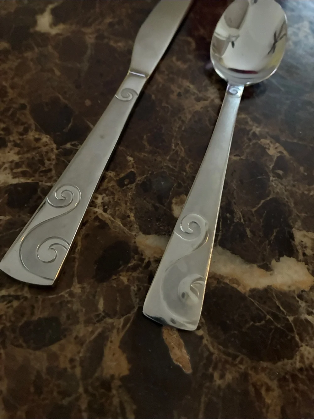 Cambridge Sand Script Swirl Dinner Knife and Soup Spoon Set